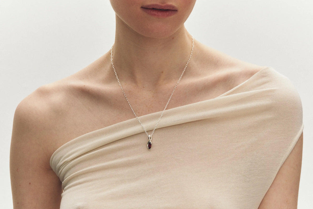 Enero: Recycled Silver Necklace & Garnet | Simuero