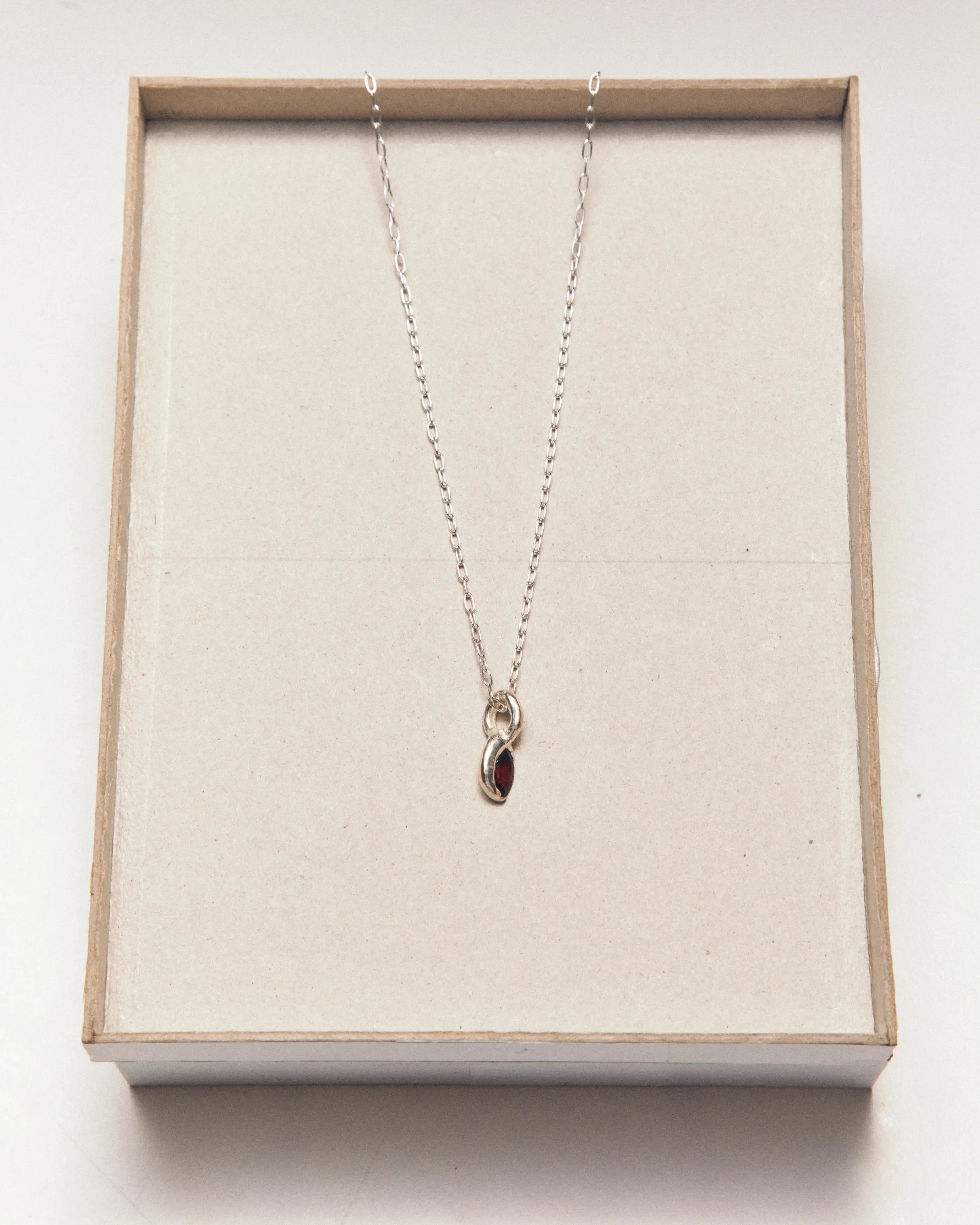 Enero: Recycled Silver Necklace & Garnet | Simuero Enero: Recycled Silver Necklace & Garnet | Simuero