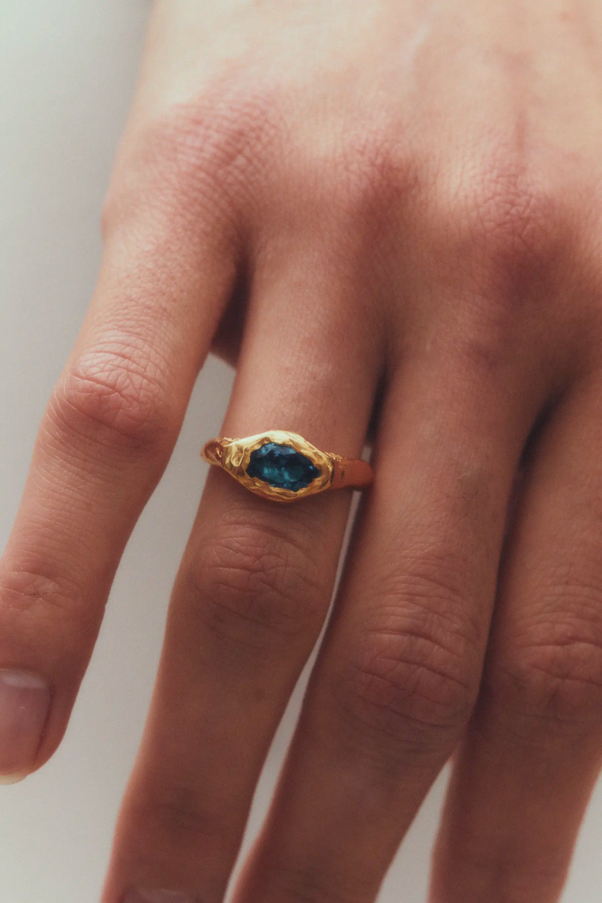 Faro Formentor: 18k Gold Ring with Topaz Cz | Simuero