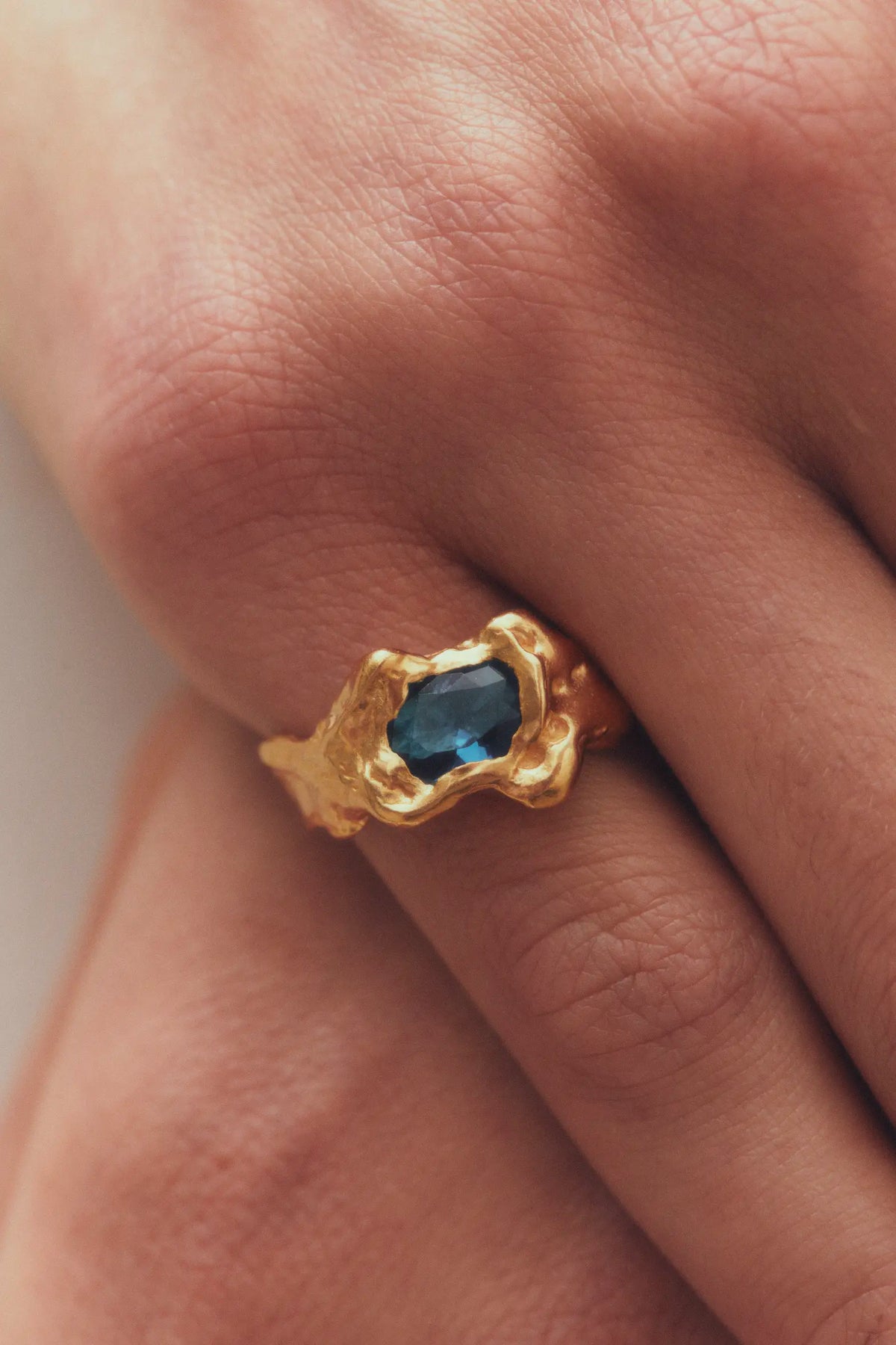 Ola Blue: Handmade 18k Gold Ring with Topaz Cz | Simuero