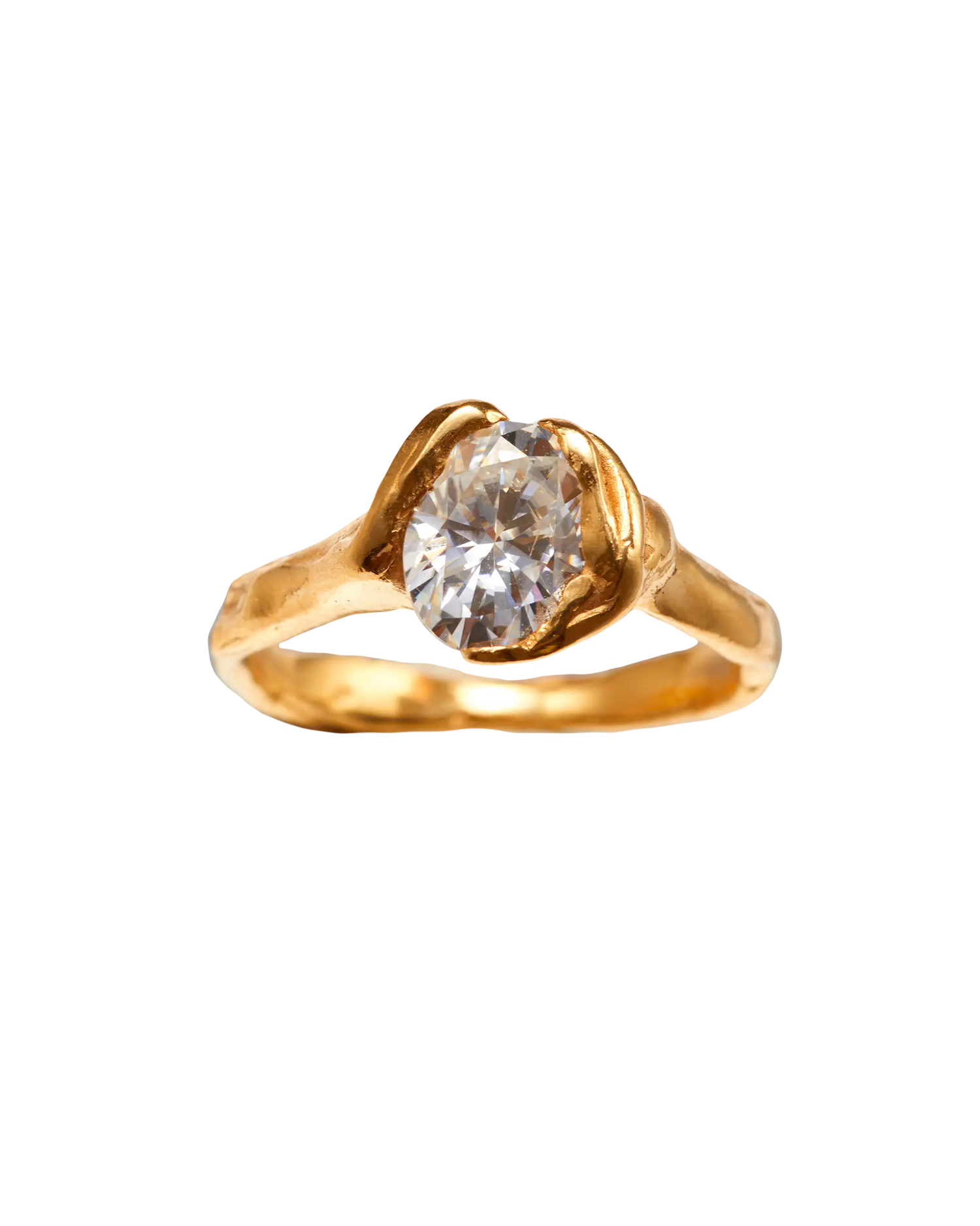 Ría 1ct Diamond: handcrafted 18k solid gold ring with an oval-cut 1 carat diamond.