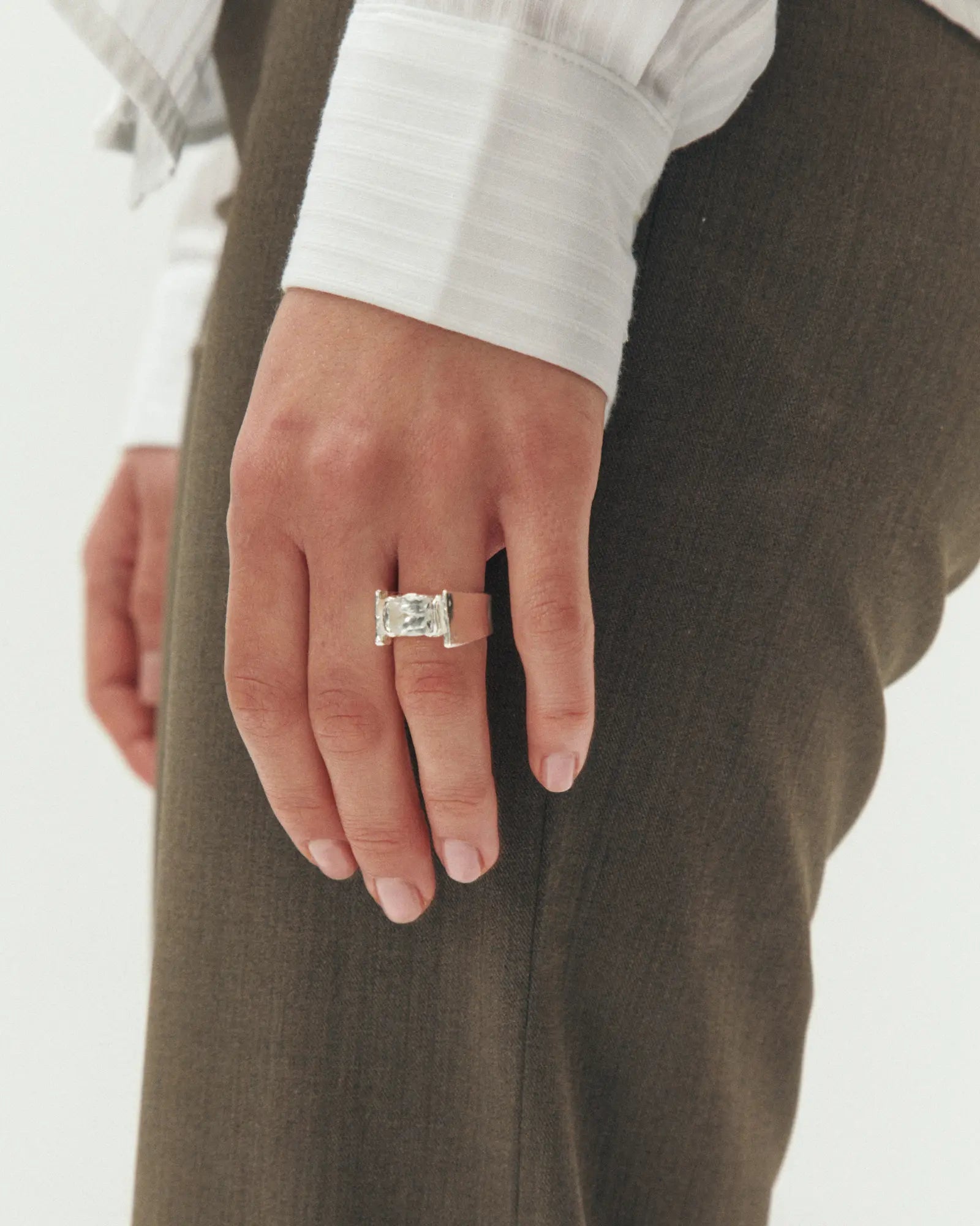 Abril: Handmade Silver Ring with White Topaz | Simuero